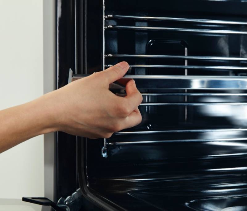 Hisense Cooker Free Standing 90x60cm 4 Gas Burners, 2 Electric Burner, Electric Oven, Glass Lid, Silver HF942GEES